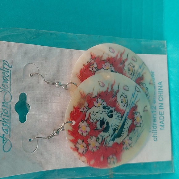 Flaming skull shell earrings - Picture 1 of 3